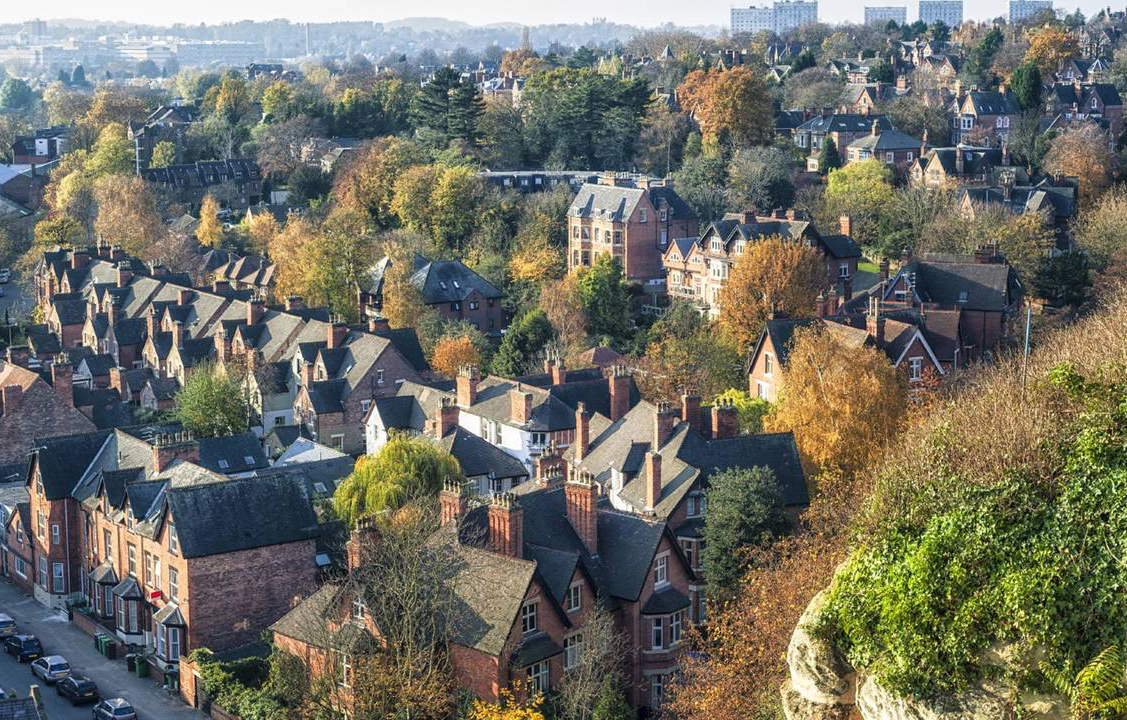 Nếu yêu thích sự bình yên, bạn có thể ghé qua Nottingham với không khí trong lành và thư giãn. Tour du lich Anh.