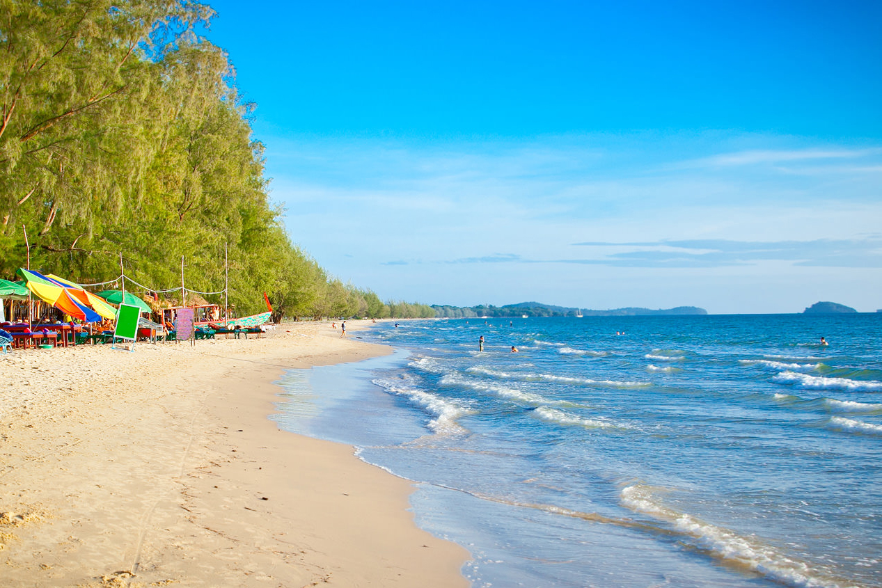 Nếu đã đi tour Campuchia mà không ghé qua bãi biển xinh đẹp này thì rất là sai lầm.