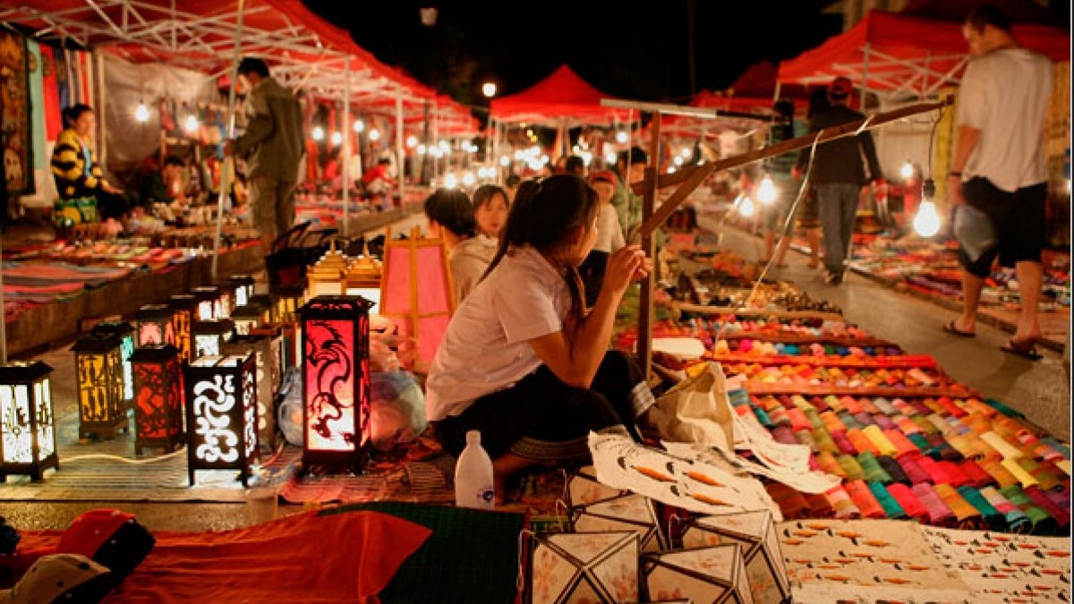 Bạn cũng nhớ ghé chợ đêm Tây Đô trong tour Cần Thơ của mình nhé. 