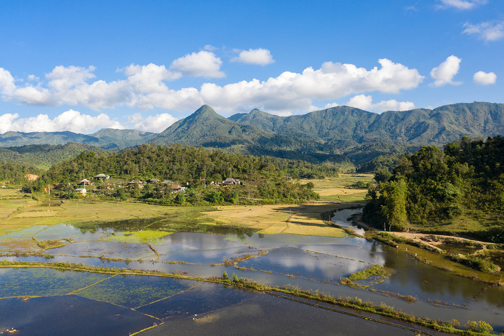 Hồ Pa Khoang mộng mơ nhìn từ trên cao. Tour dien bien, tour du lich dien bien. 