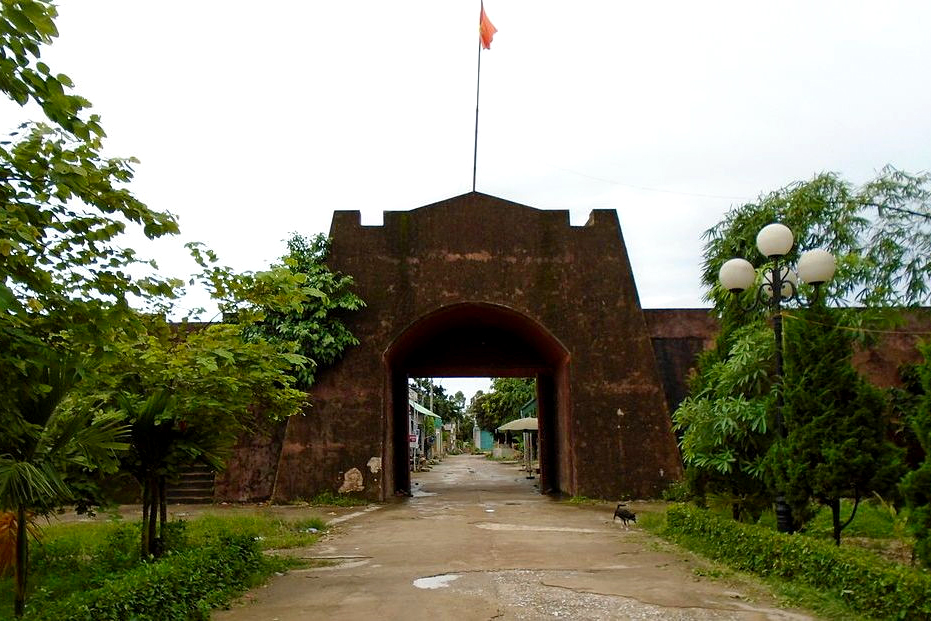 Thành Bản Phủ - di tích lịch sử quan trong của Điện Biên. Tour điện biên, tour du lịch điện biên.