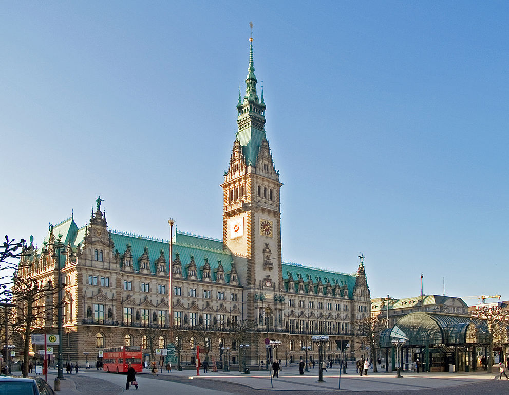 Tòa thị chính Hamburg Rathus với kiến trúc ấn tương. Tour du lich Duc.