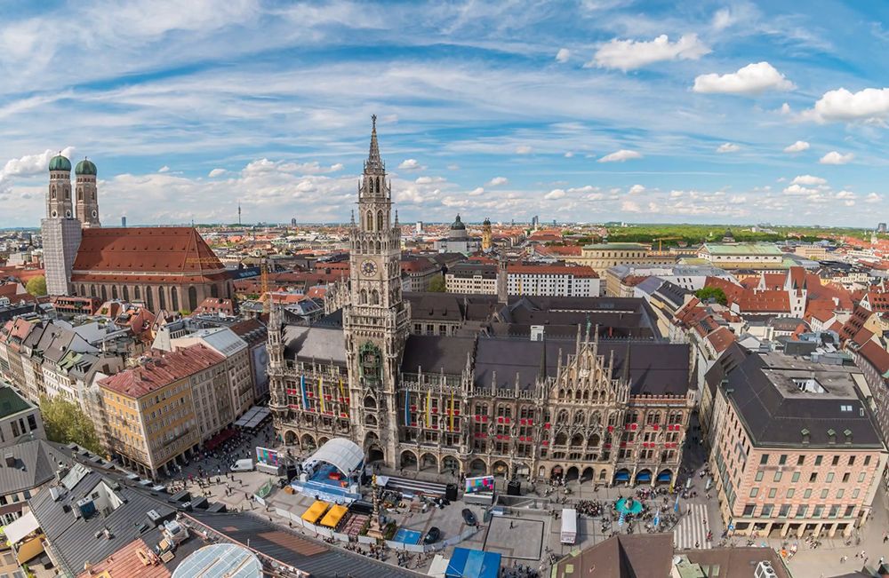 Munich lúc nào cũng sầm uất, nhộn nhịp như thế này. Tour Duc