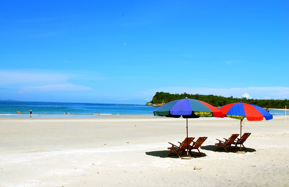 Bãi Cháy luôn là điểm đến tour Hạ Long hấp dẫn nhiều du khách.