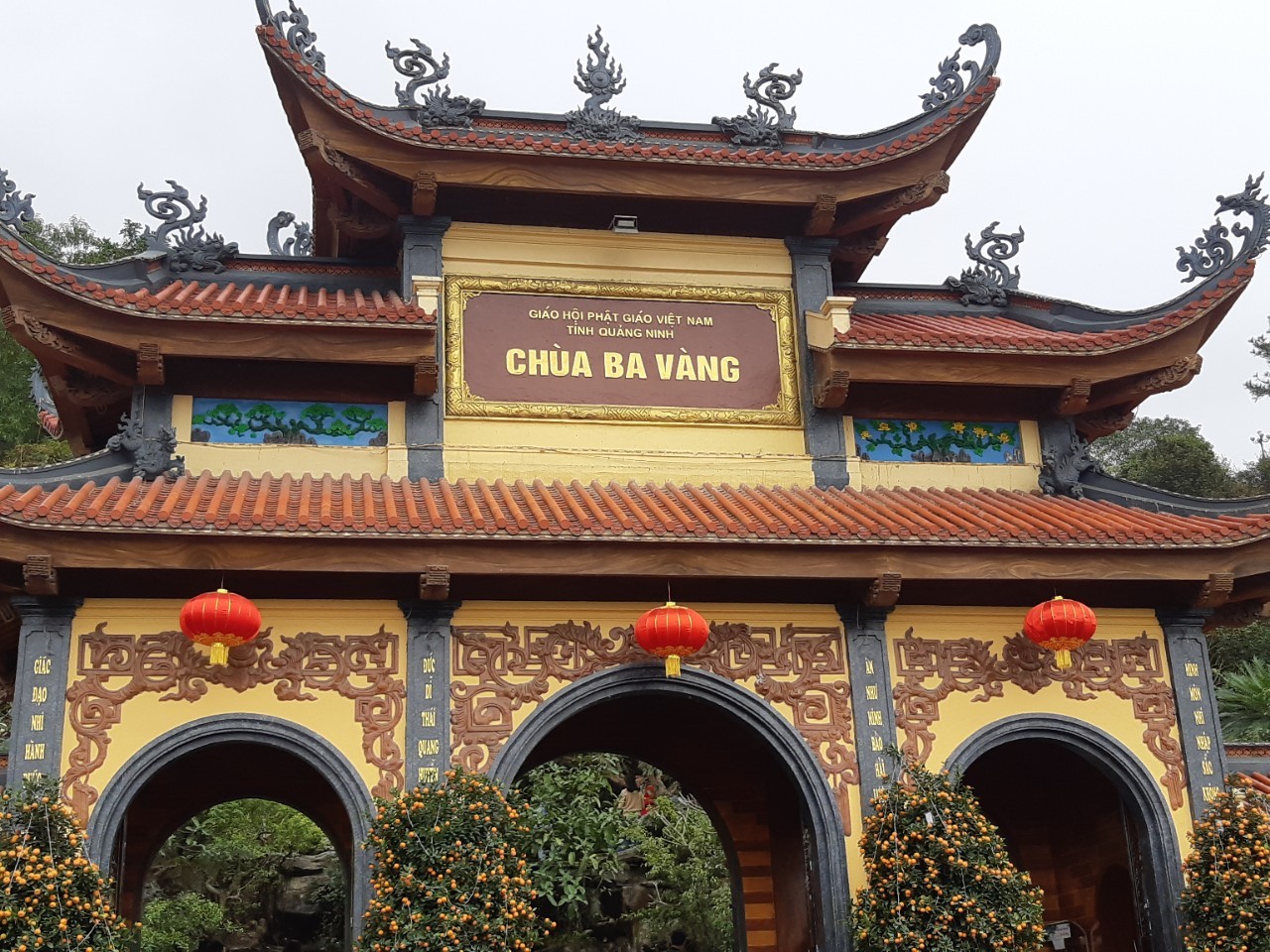 Nếu có đi tour Hạ Long thì nhớ ghé thăm chùa Ba Vàng nữa nhé.