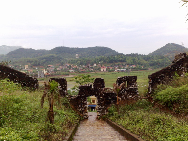 Thành nhà Mạc cổ kính là điểm đến không nên bỏ lỡ trong tour du lịch Lạng Sơn.