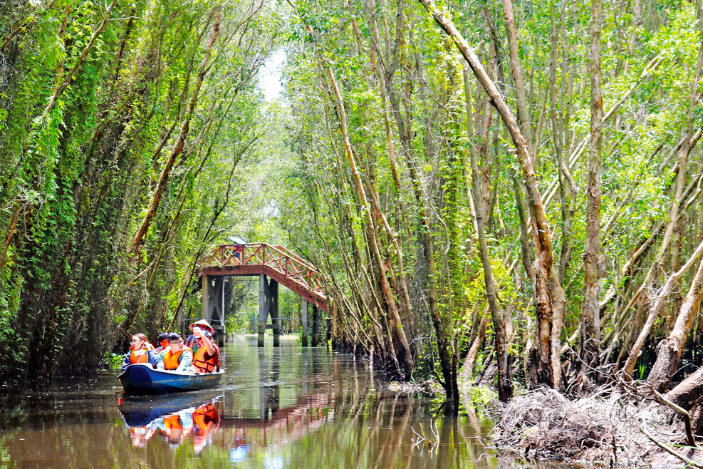 Long An - điểm đến hấp dẫn đưa du khách vào không gian sông nước mộng mơ. tour long an, tour du lich long an. 