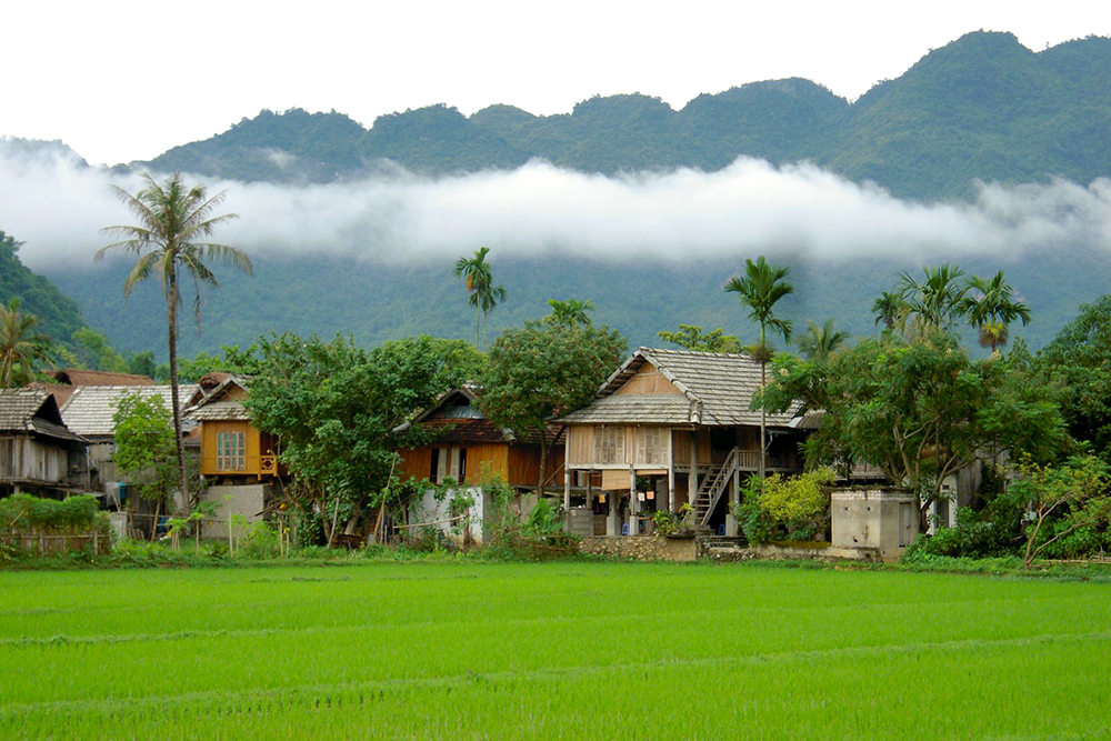 Đi tour Mai Châu ghé bản Lác, bạn sẽ quan sát được cuộc sống sinh hoạt thường ngày của người đồng bào. 