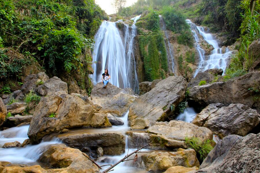 Đã đi tour Mai Châu thì tuyệt đối không thể quên sống ảo ở thác Gò Lào. 