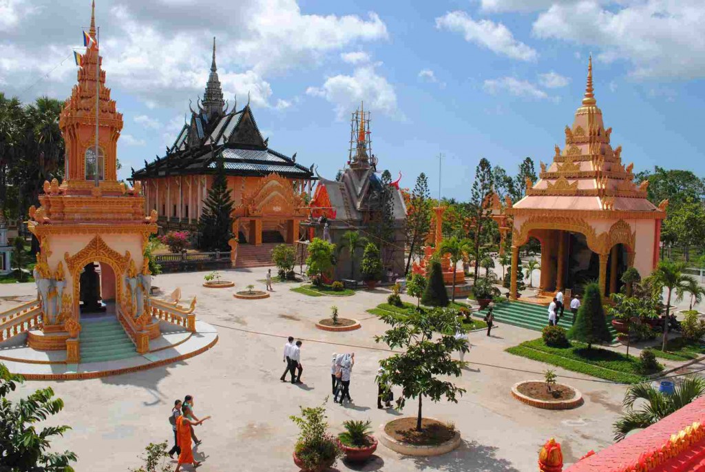 Tour du lịch miền Nam - Kiến trúc văn hoá Khmer độc đáo tại chùa Xiêm Cán