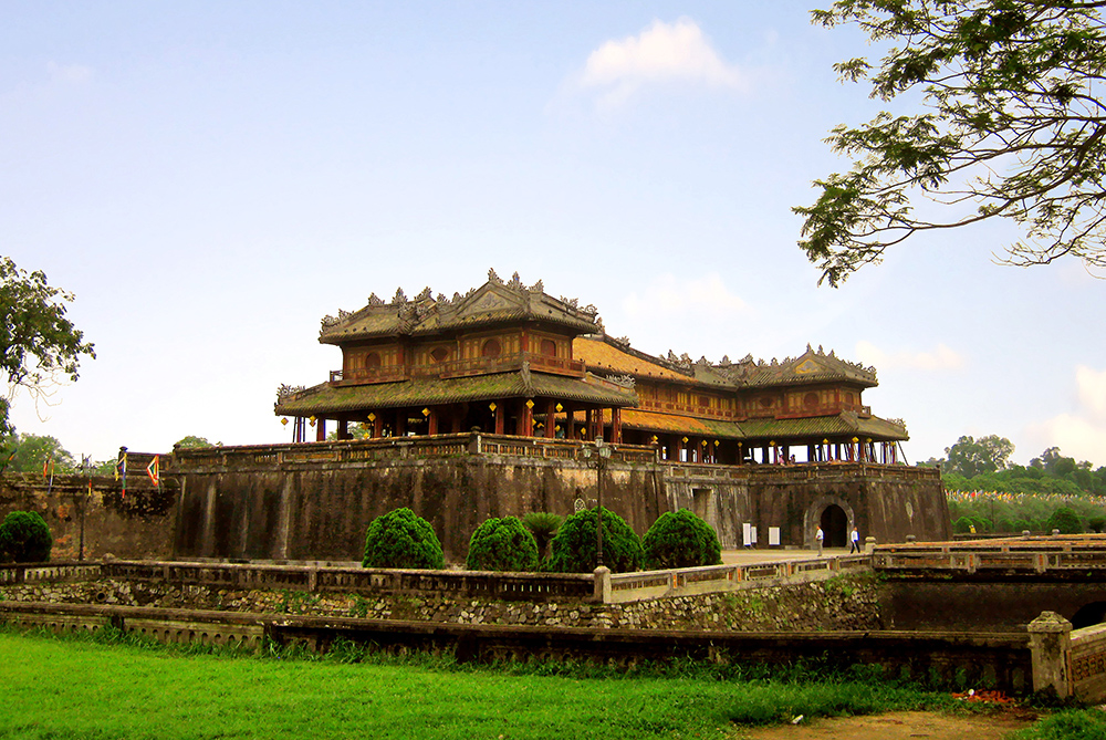 Tour du lịch miền Trung mà không thăm Hoàng thành Huế thì thật đáng tiếc.