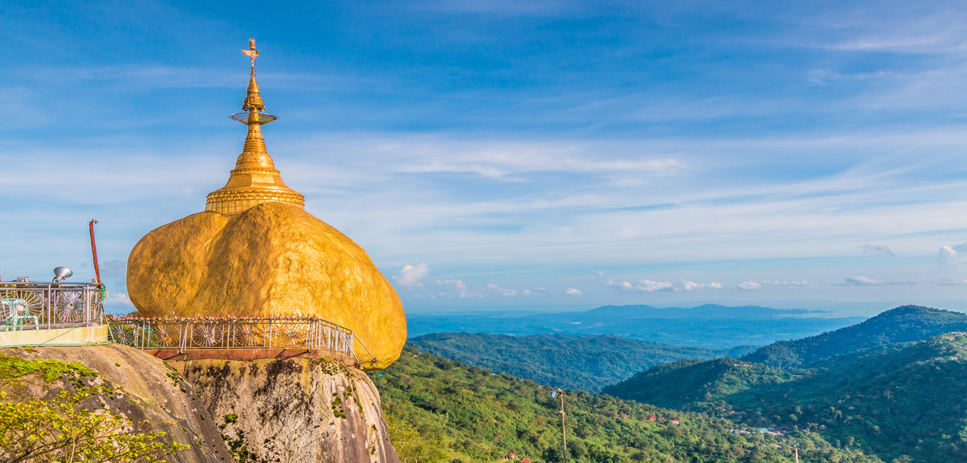 Đừng bỏ lỡ chùa Hòn đá vàng trong tour Myanmar của mình bạn nhé.