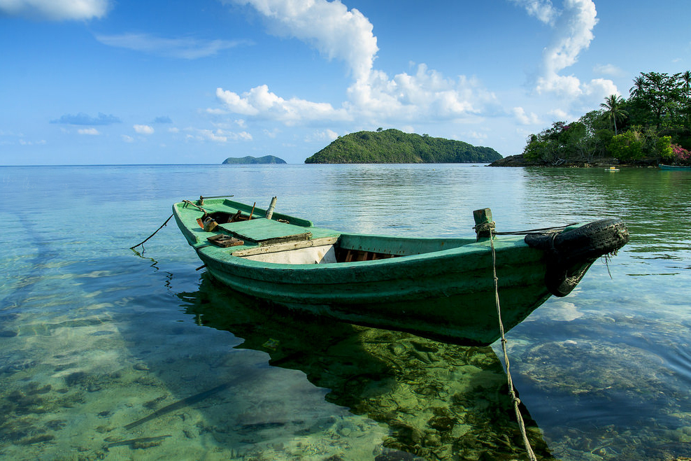 ĐI tour Nam Du, hãy qua Hòn Dầu để ngắm san hô hay khám phá những khu rừng nguyên sinh ấn tượng. 