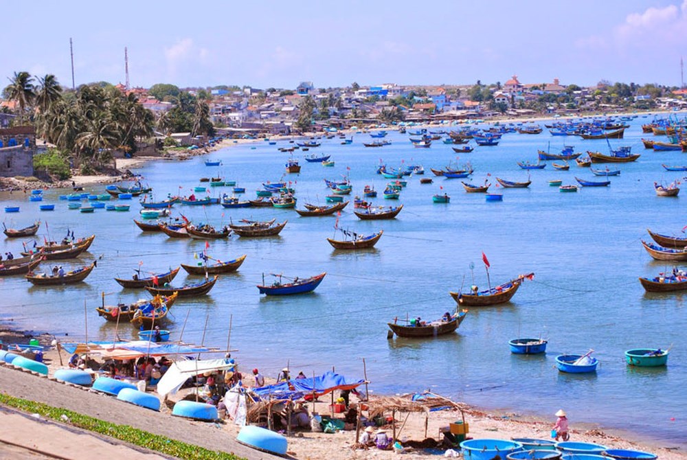 Bạn hãy nhớ ghé qua làng chài Mũi Né tham quan khi đi tour Phan Thiết nhé.