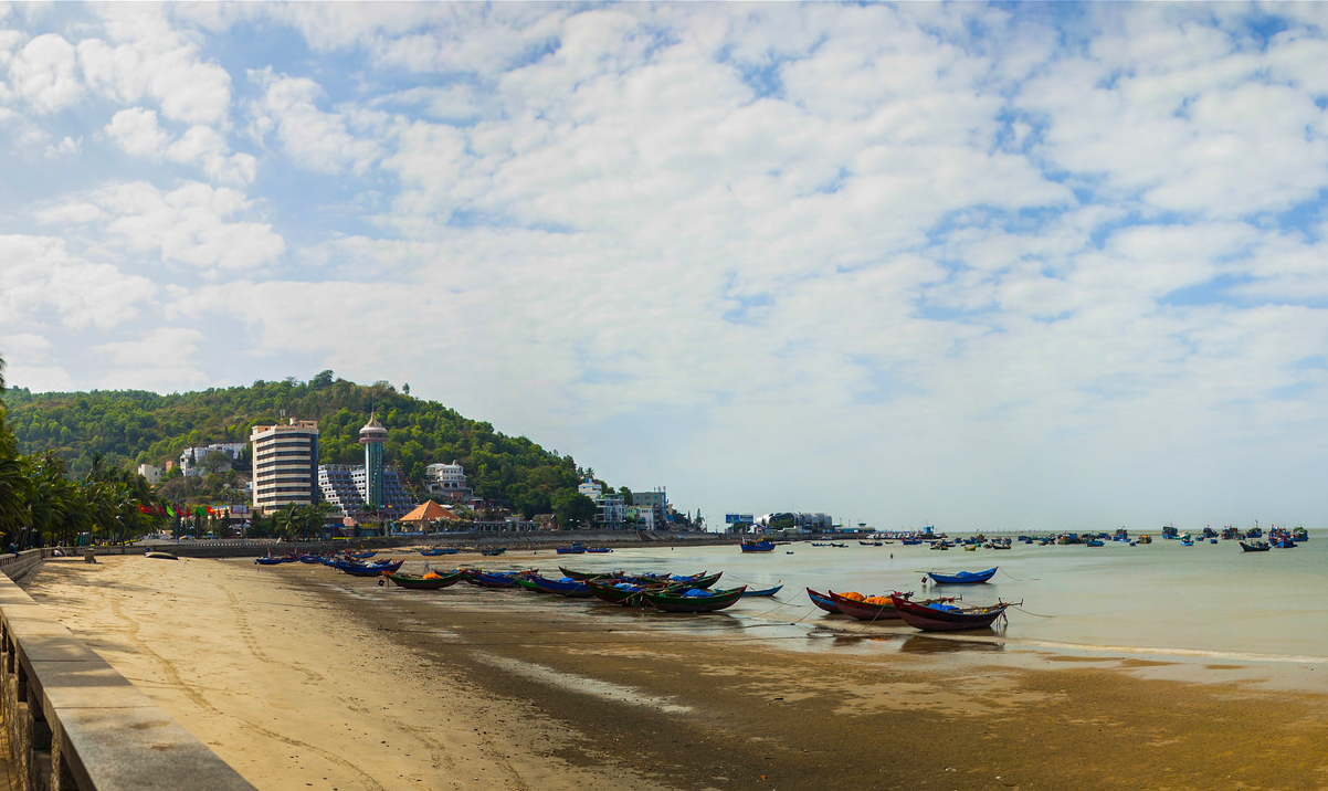 Bãi Trước Vũng Tàu rộng lớn, sẽ rất tuyệt nếu ngắm bình minh hay hoàng hôn ở đây. tour binh thuan, tour du lich binh thuan. 