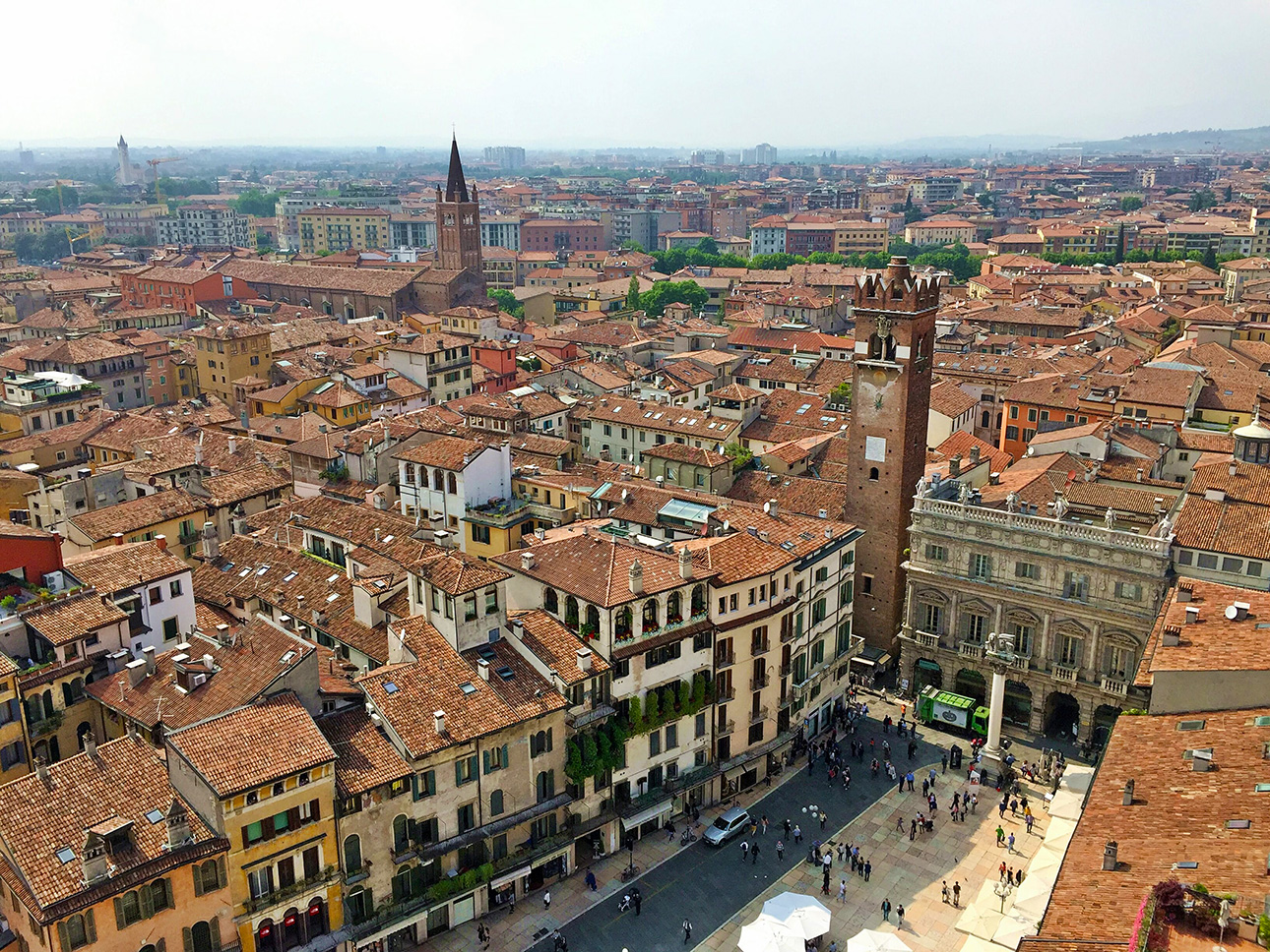 Verona - thành phố của những câu chuyện tình yêu bất hủ. Tour du lich Y.